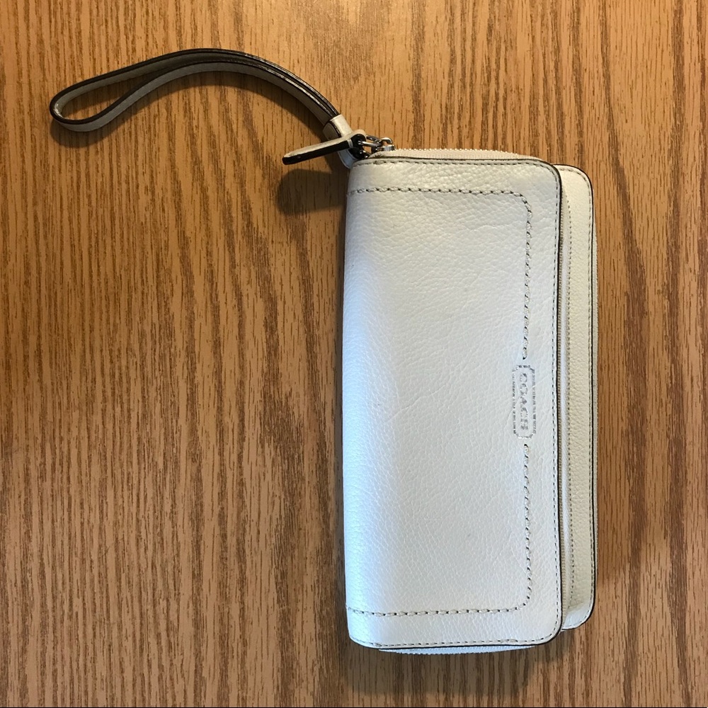 Cream White Coach Clutch/Wristlet